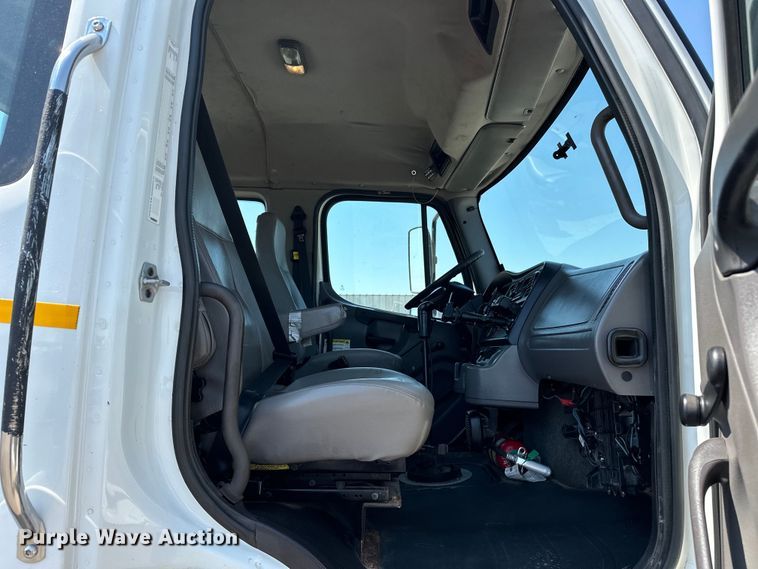 image for item EG1658 2014 Freightliner  108SD Crew Cab utility / service truck