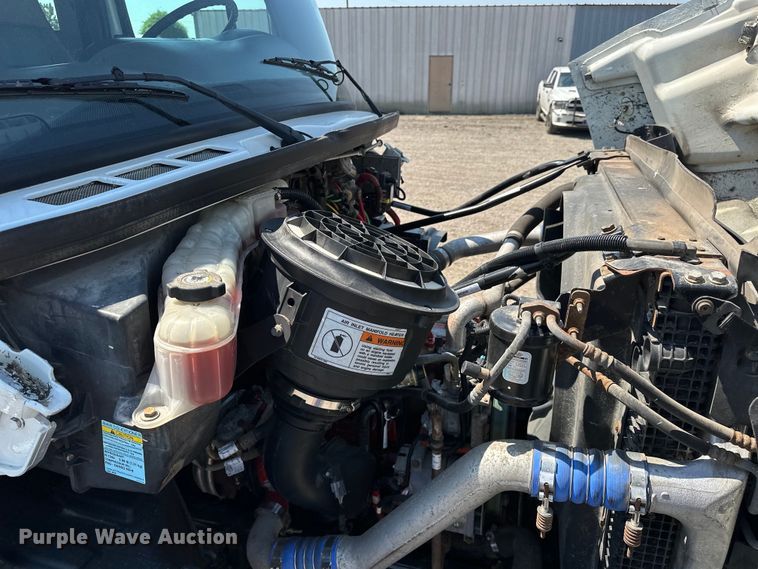 image for item EG1658 2014 Freightliner  108SD Crew Cab utility / service truck