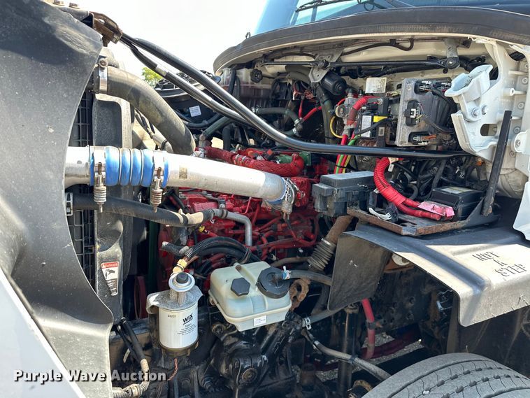 image for item EG1658 2014 Freightliner  108SD Crew Cab utility / service truck