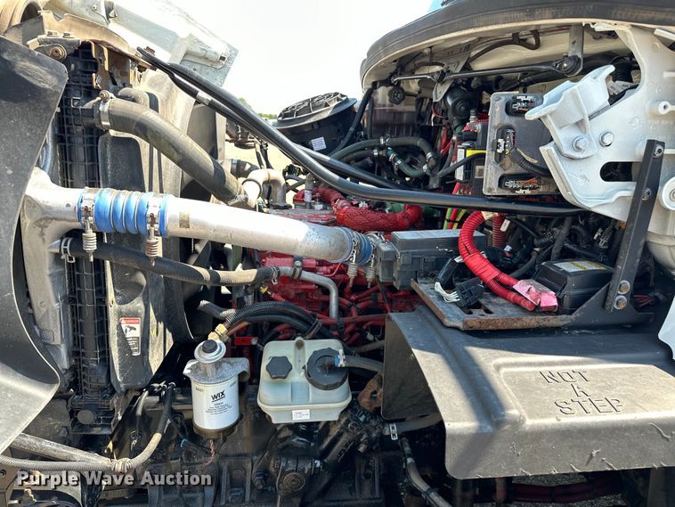 image for item EG1658 2014 Freightliner  108SD Crew Cab utility / service truck