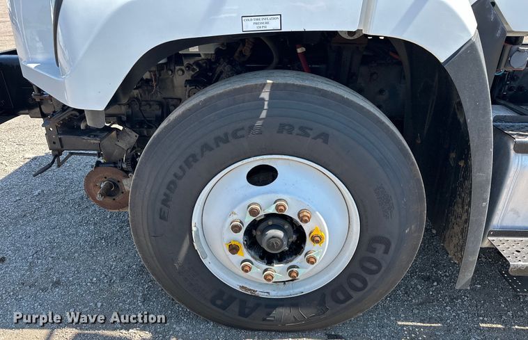 image for item EG1658 2014 Freightliner  108SD Crew Cab utility / service truck