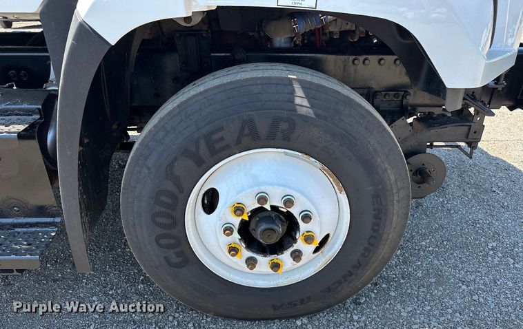 image for item EG1658 2014 Freightliner  108SD Crew Cab utility / service truck