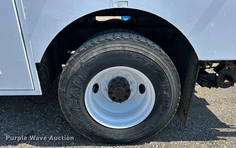 image for item EG1658 2014 Freightliner  108SD Crew Cab utility / service truck