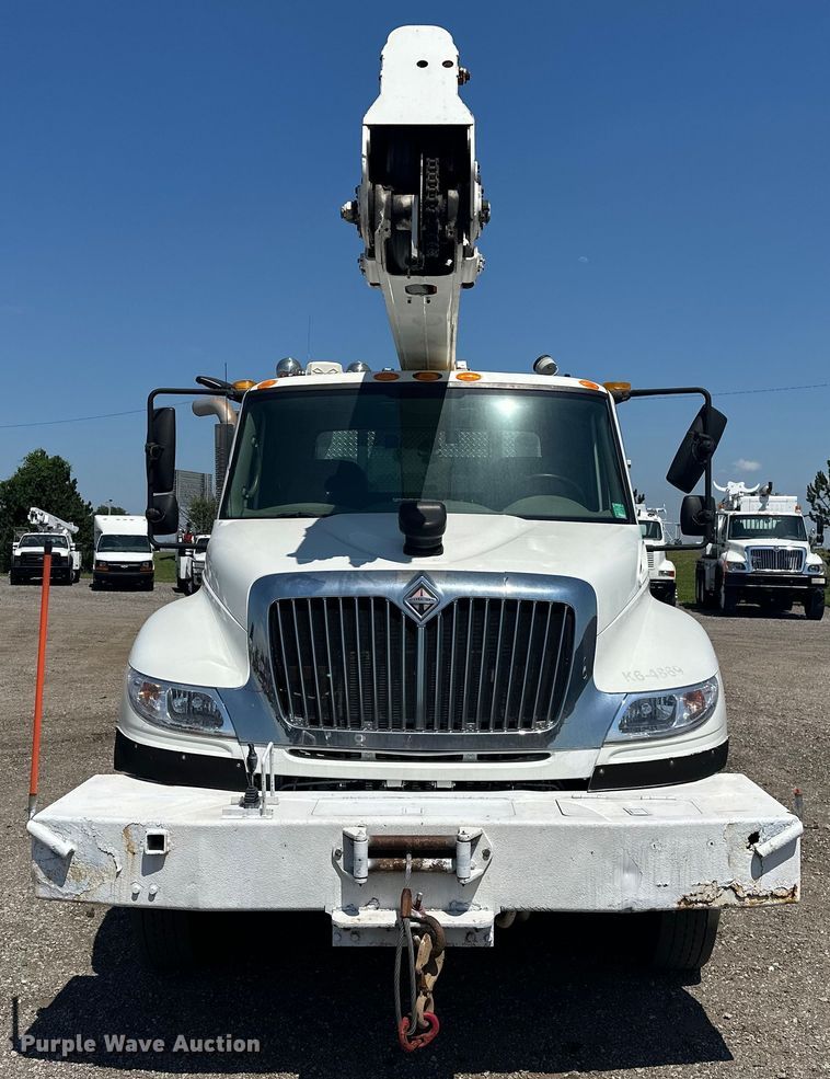 image for item EG1666 2009 International  DuraStar 4400 SBA  bucket truck