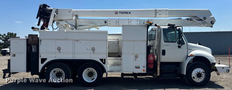 image for item EG1666 2009 International  DuraStar 4400 SBA  bucket truck