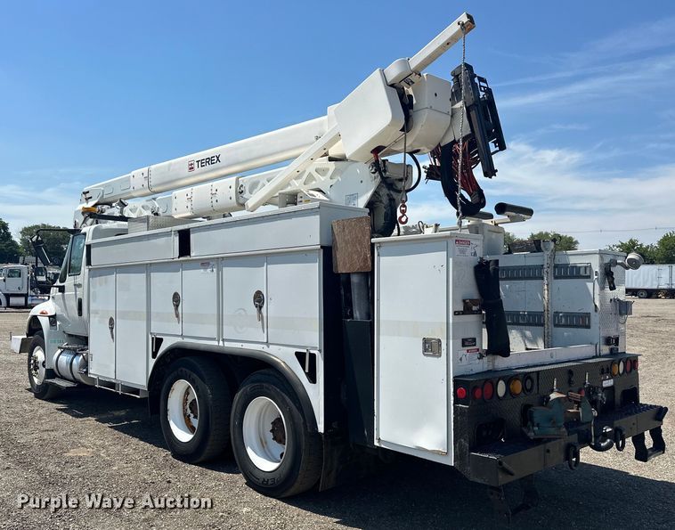 image for item EG1666 2009 International  DuraStar 4400 SBA  bucket truck