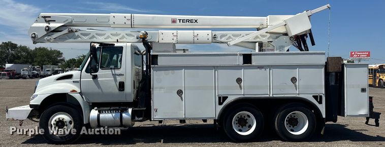 image for item EG1666 2009 International  DuraStar 4400 SBA  bucket truck