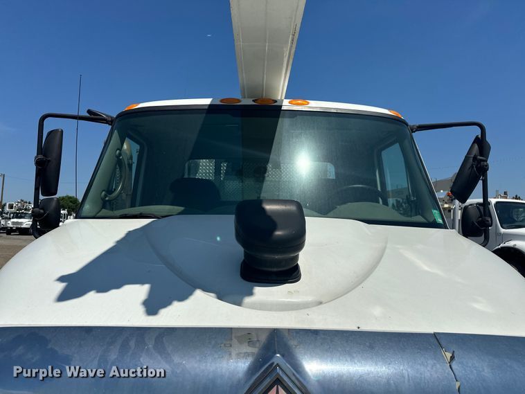 image for item EG1666 2009 International  DuraStar 4400 SBA  bucket truck