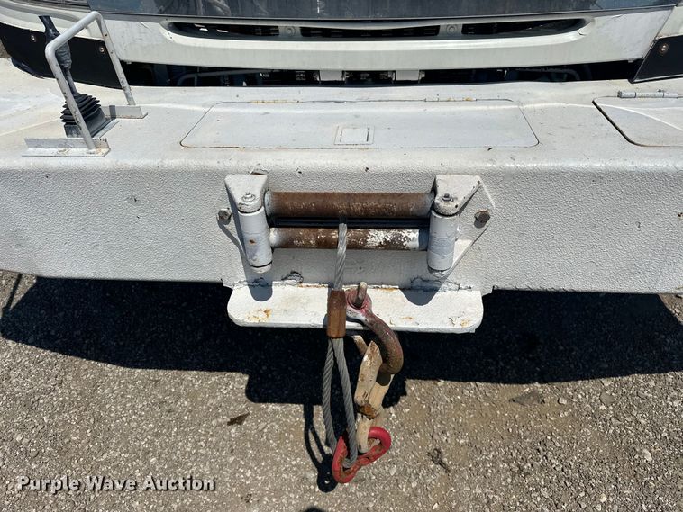 image for item EG1666 2009 International  DuraStar 4400 SBA  bucket truck