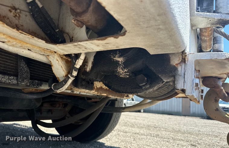 image for item EG1666 2009 International  DuraStar 4400 SBA  bucket truck