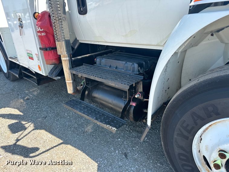 image for item EG1666 2009 International  DuraStar 4400 SBA  bucket truck