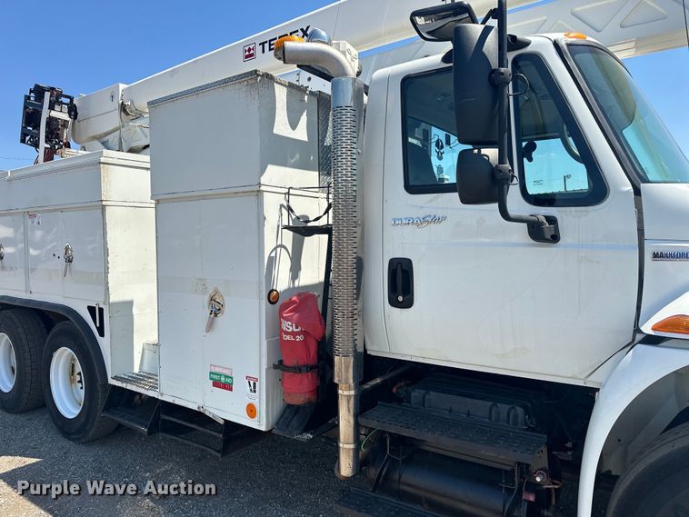 image for item EG1666 2009 International  DuraStar 4400 SBA  bucket truck