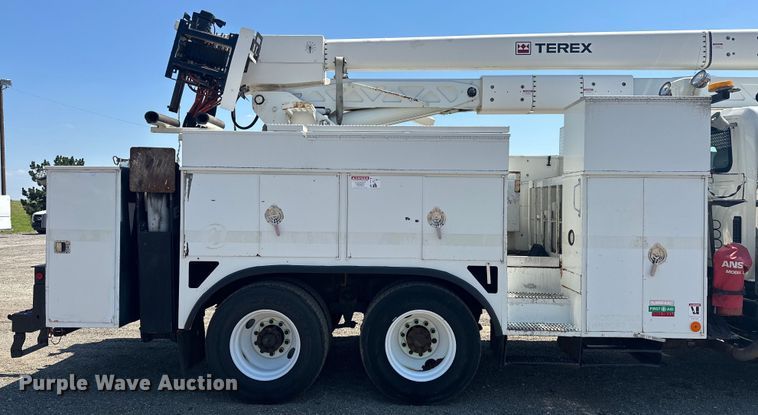 image for item EG1666 2009 International  DuraStar 4400 SBA  bucket truck