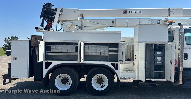 image for item EG1666 2009 International  DuraStar 4400 SBA  bucket truck