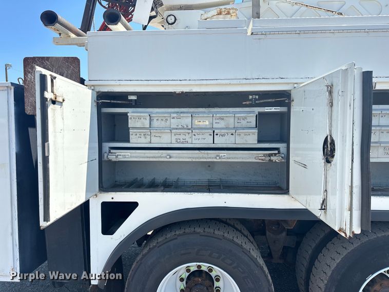 image for item EG1666 2009 International  DuraStar 4400 SBA  bucket truck