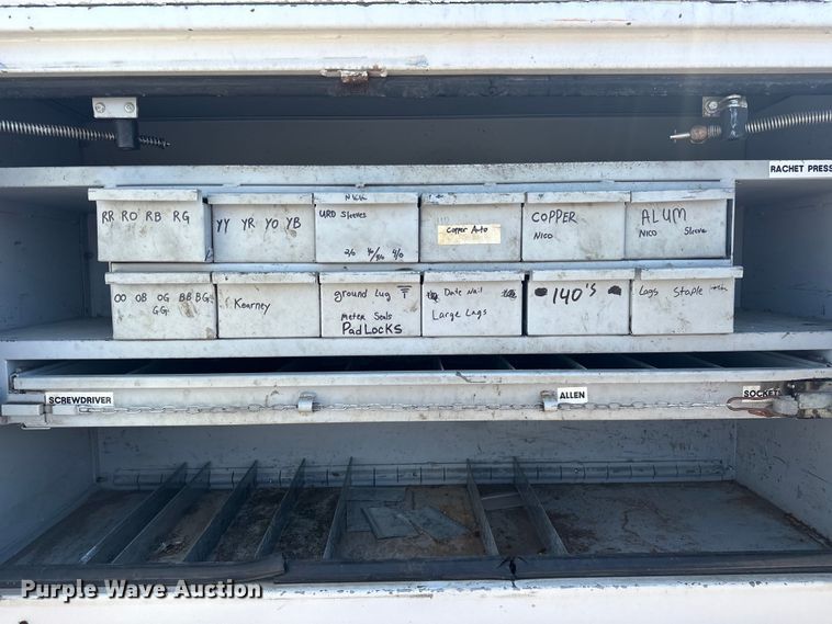 image for item EG1666 2009 International  DuraStar 4400 SBA  bucket truck