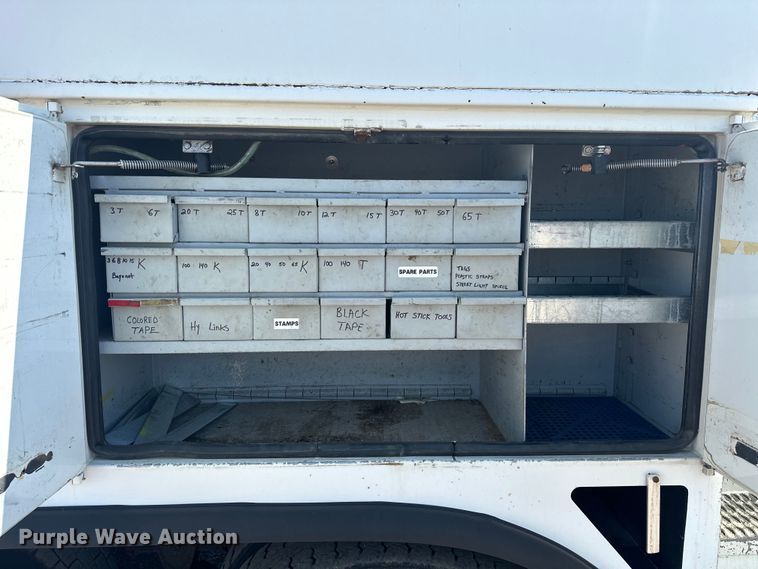 image for item EG1666 2009 International  DuraStar 4400 SBA  bucket truck