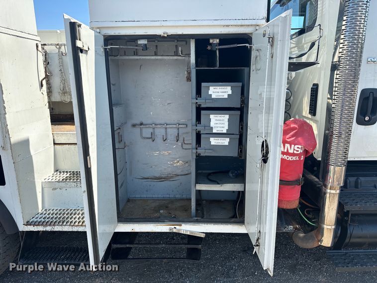 image for item EG1666 2009 International  DuraStar 4400 SBA  bucket truck