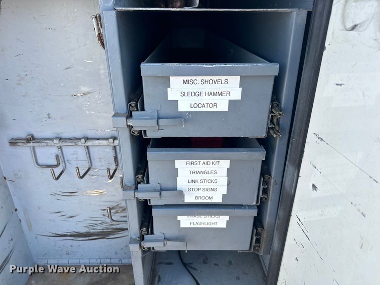 image for item EG1666 2009 International  DuraStar 4400 SBA  bucket truck