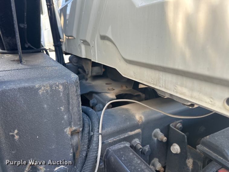 image for item EG1666 2009 International  DuraStar 4400 SBA  bucket truck