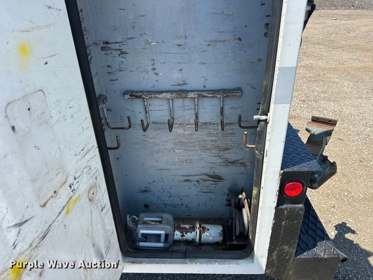 image for item EG1666 2009 International  DuraStar 4400 SBA  bucket truck