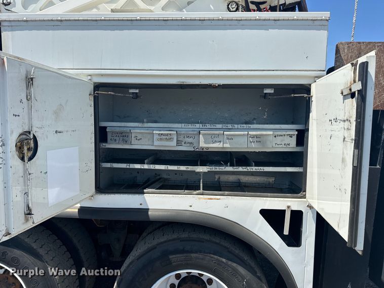 image for item EG1666 2009 International  DuraStar 4400 SBA  bucket truck