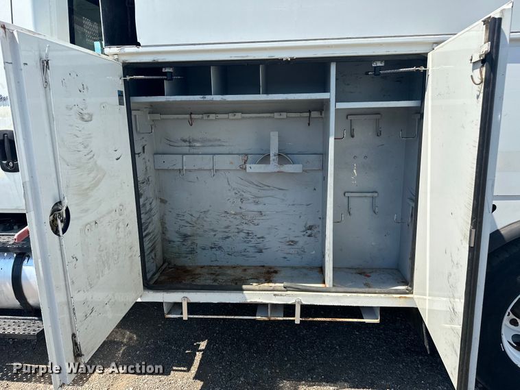 image for item EG1666 2009 International  DuraStar 4400 SBA  bucket truck