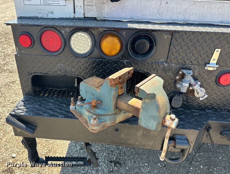 image for item EG1666 2009 International  DuraStar 4400 SBA  bucket truck