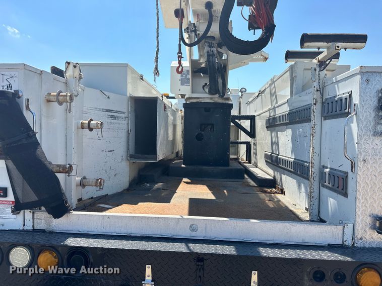 image for item EG1666 2009 International  DuraStar 4400 SBA  bucket truck