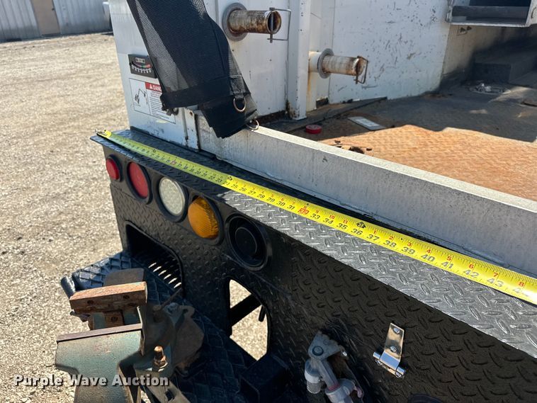 image for item EG1666 2009 International  DuraStar 4400 SBA  bucket truck