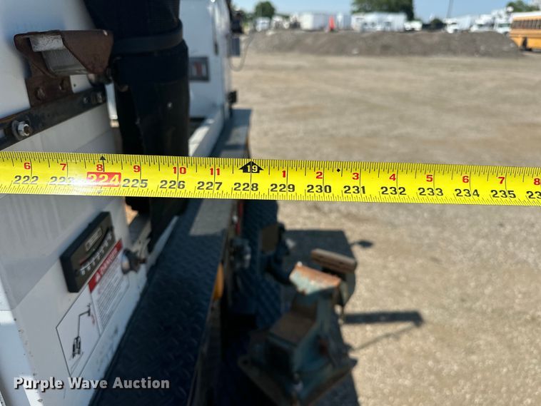 image for item EG1666 2009 International  DuraStar 4400 SBA  bucket truck