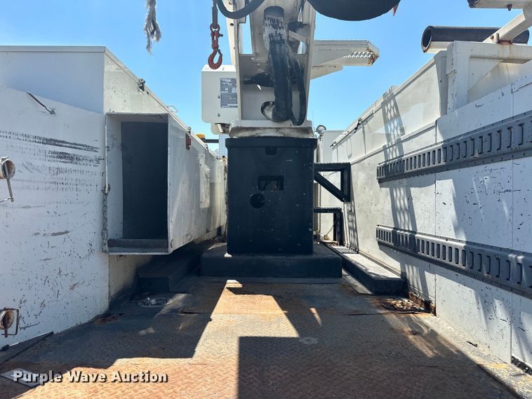 image for item EG1666 2009 International  DuraStar 4400 SBA  bucket truck