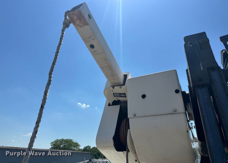 image for item EG1666 2009 International  DuraStar 4400 SBA  bucket truck