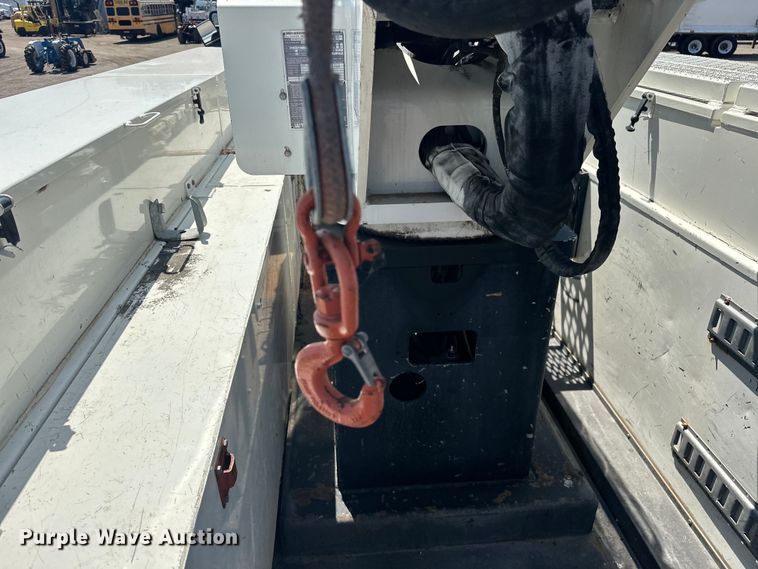 image for item EG1666 2009 International  DuraStar 4400 SBA  bucket truck