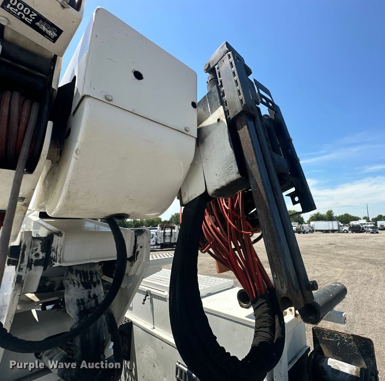 image for item EG1666 2009 International  DuraStar 4400 SBA  bucket truck
