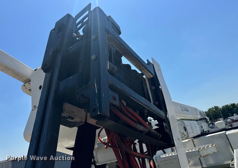 image for item EG1666 2009 International  DuraStar 4400 SBA  bucket truck