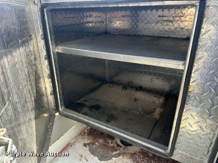 image for item EG1666 2009 International  DuraStar 4400 SBA  bucket truck