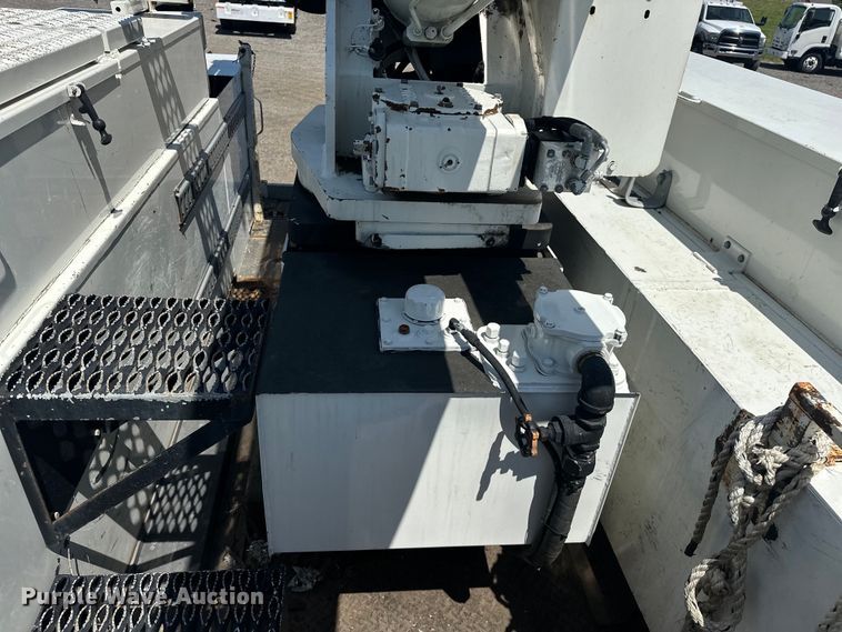 image for item EG1666 2009 International  DuraStar 4400 SBA  bucket truck