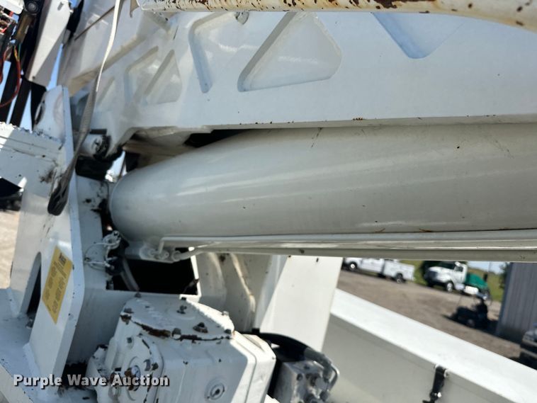 image for item EG1666 2009 International  DuraStar 4400 SBA  bucket truck