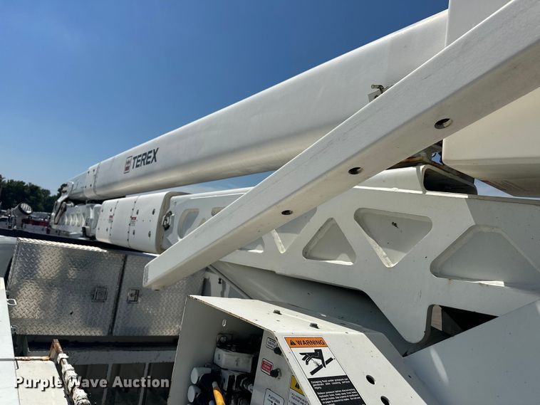 image for item EG1666 2009 International  DuraStar 4400 SBA  bucket truck