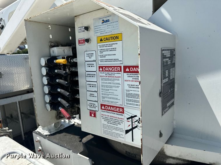 image for item EG1666 2009 International  DuraStar 4400 SBA  bucket truck