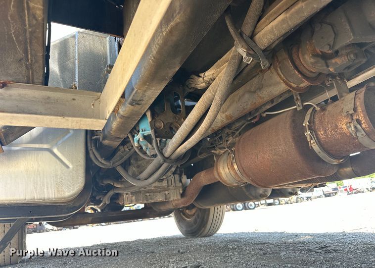 image for item EG1666 2009 International  DuraStar 4400 SBA  bucket truck