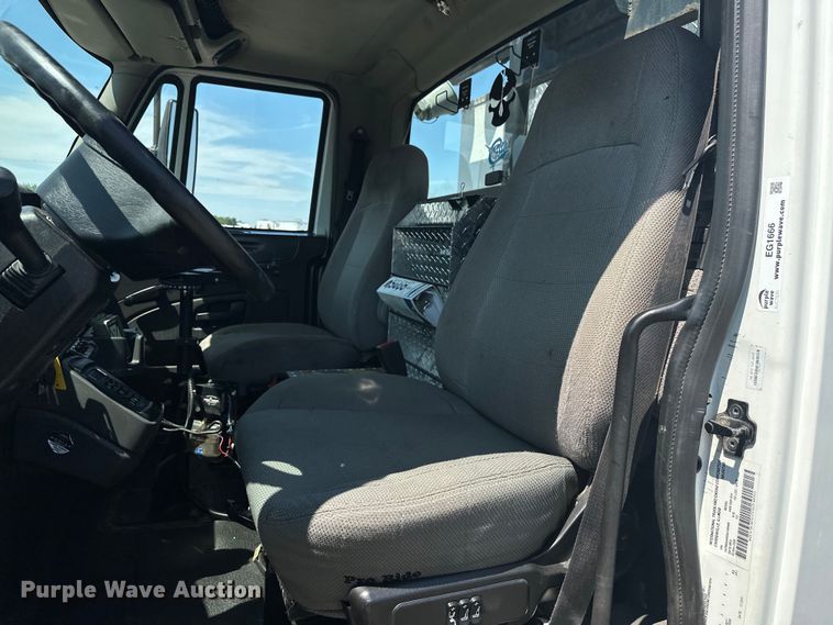 image for item EG1666 2009 International  DuraStar 4400 SBA  bucket truck