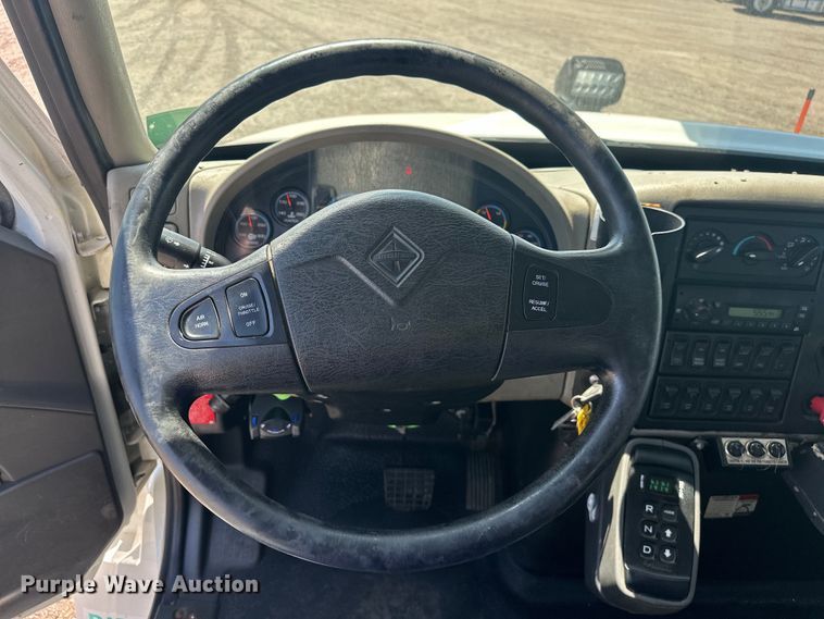 image for item EG1666 2009 International  DuraStar 4400 SBA  bucket truck