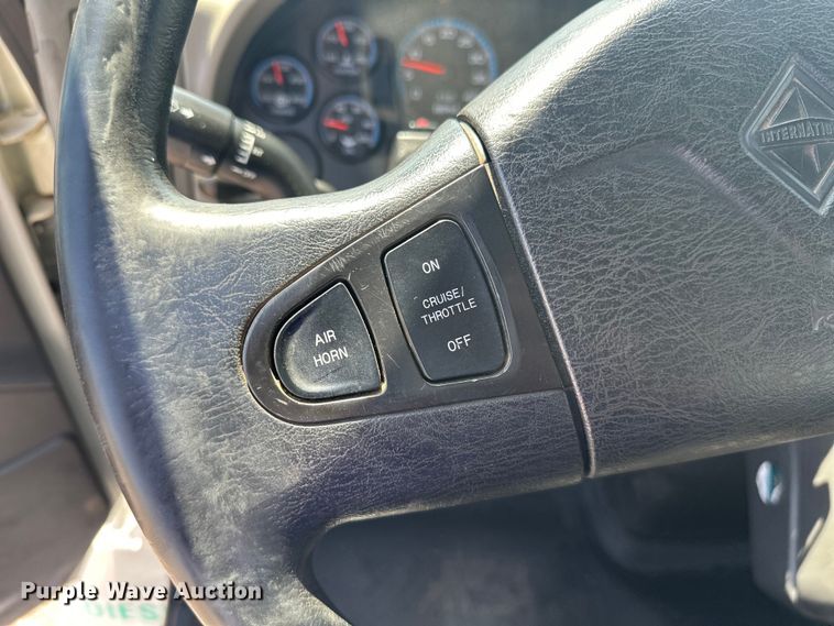 image for item EG1666 2009 International  DuraStar 4400 SBA  bucket truck