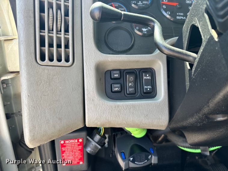 image for item EG1666 2009 International  DuraStar 4400 SBA  bucket truck