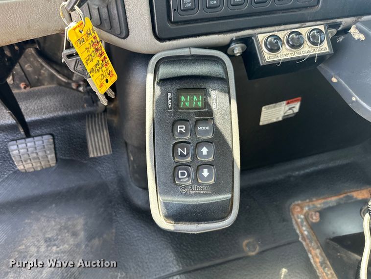 image for item EG1666 2009 International  DuraStar 4400 SBA  bucket truck