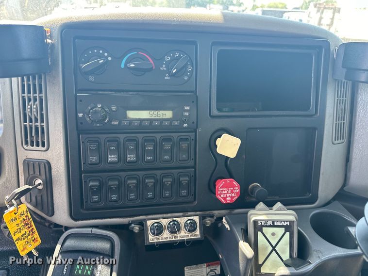 image for item EG1666 2009 International  DuraStar 4400 SBA  bucket truck