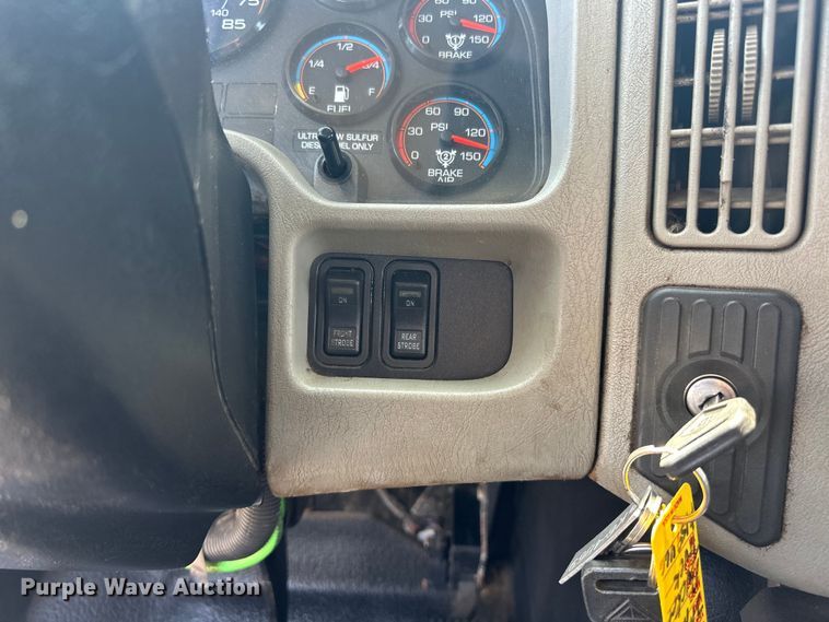 image for item EG1666 2009 International  DuraStar 4400 SBA  bucket truck