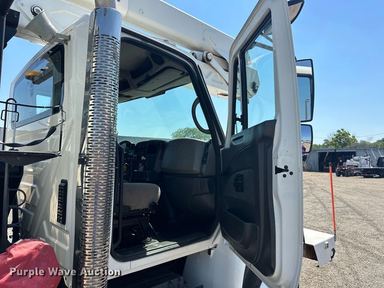 image for item EG1666 2009 International  DuraStar 4400 SBA  bucket truck